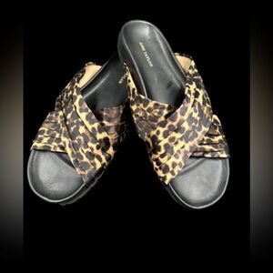 Ann Taylor comfortable and fashionable leopard print criss cross slides size 7M